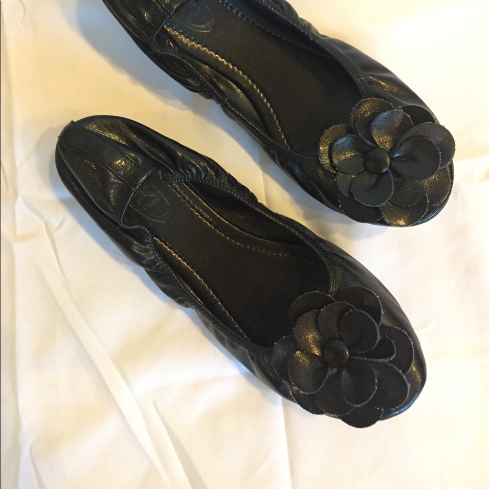 Black flower flats